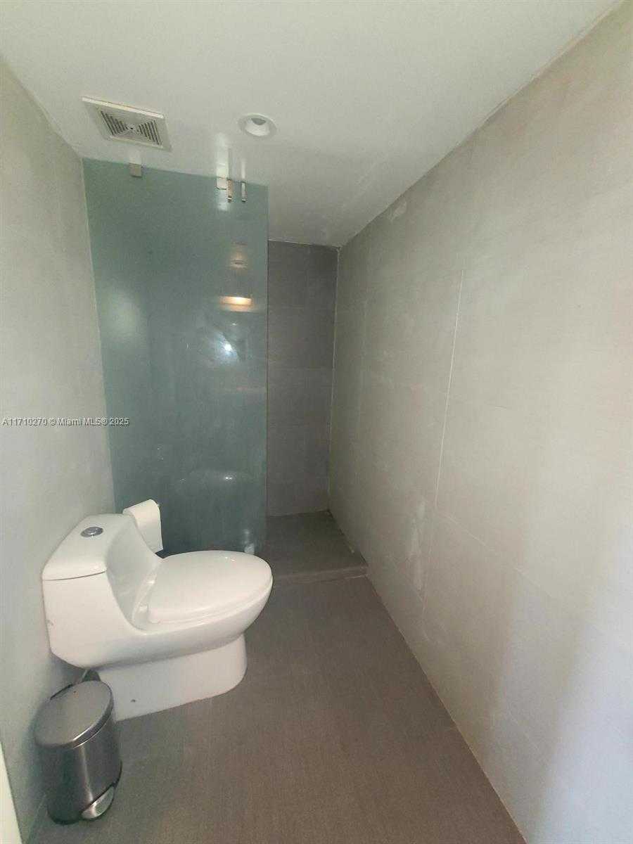 Small Image of 600 NORTH EAST 36 ST #PH22, Miami Number 15