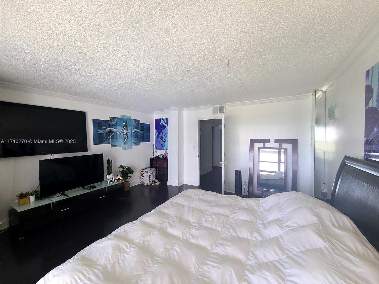 Small Image of 600 NORTH EAST 36 ST #PH22, Miami Number 17