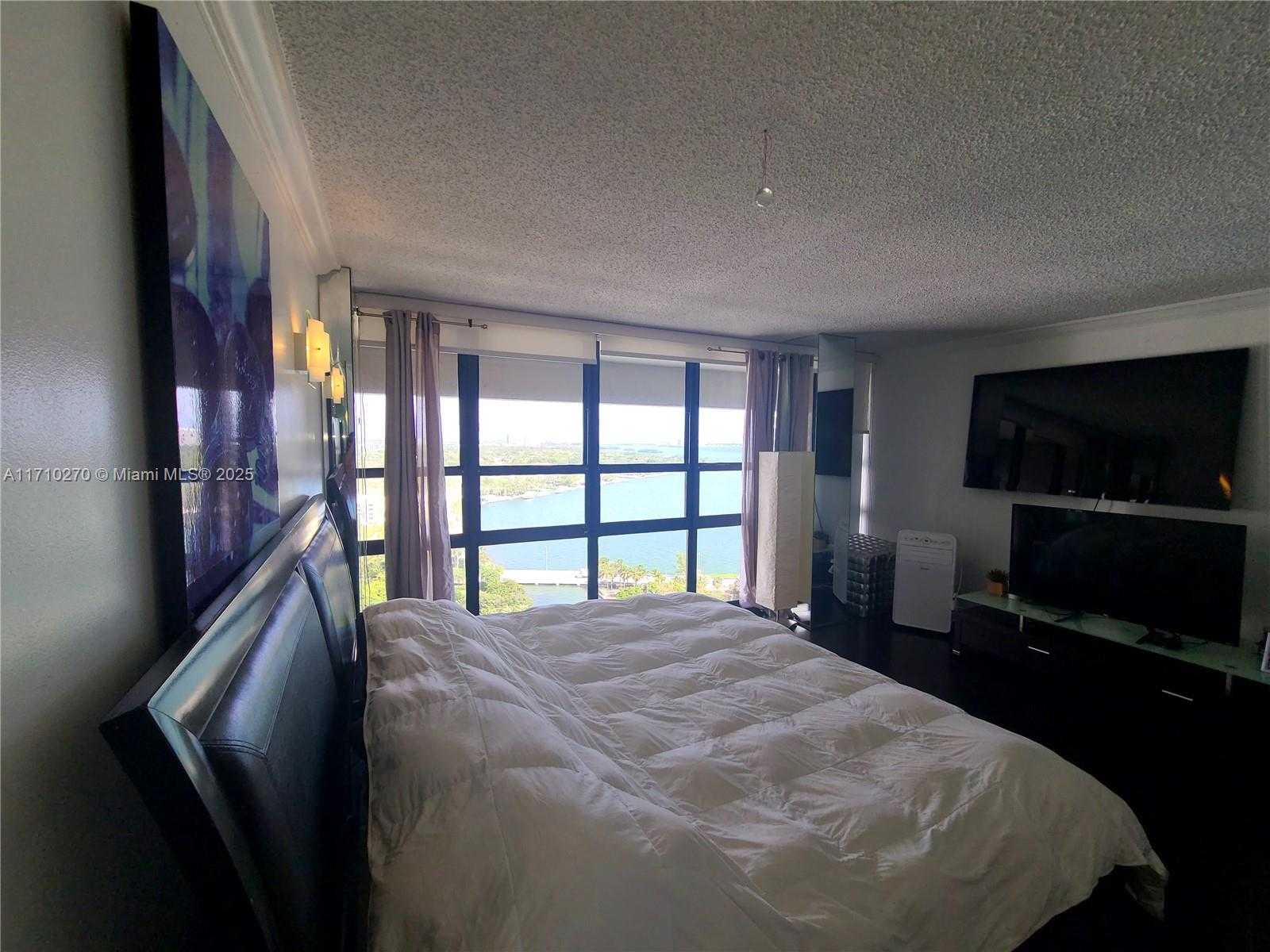 Small Image of 600 NORTH EAST 36 ST #PH22, Miami Number 18