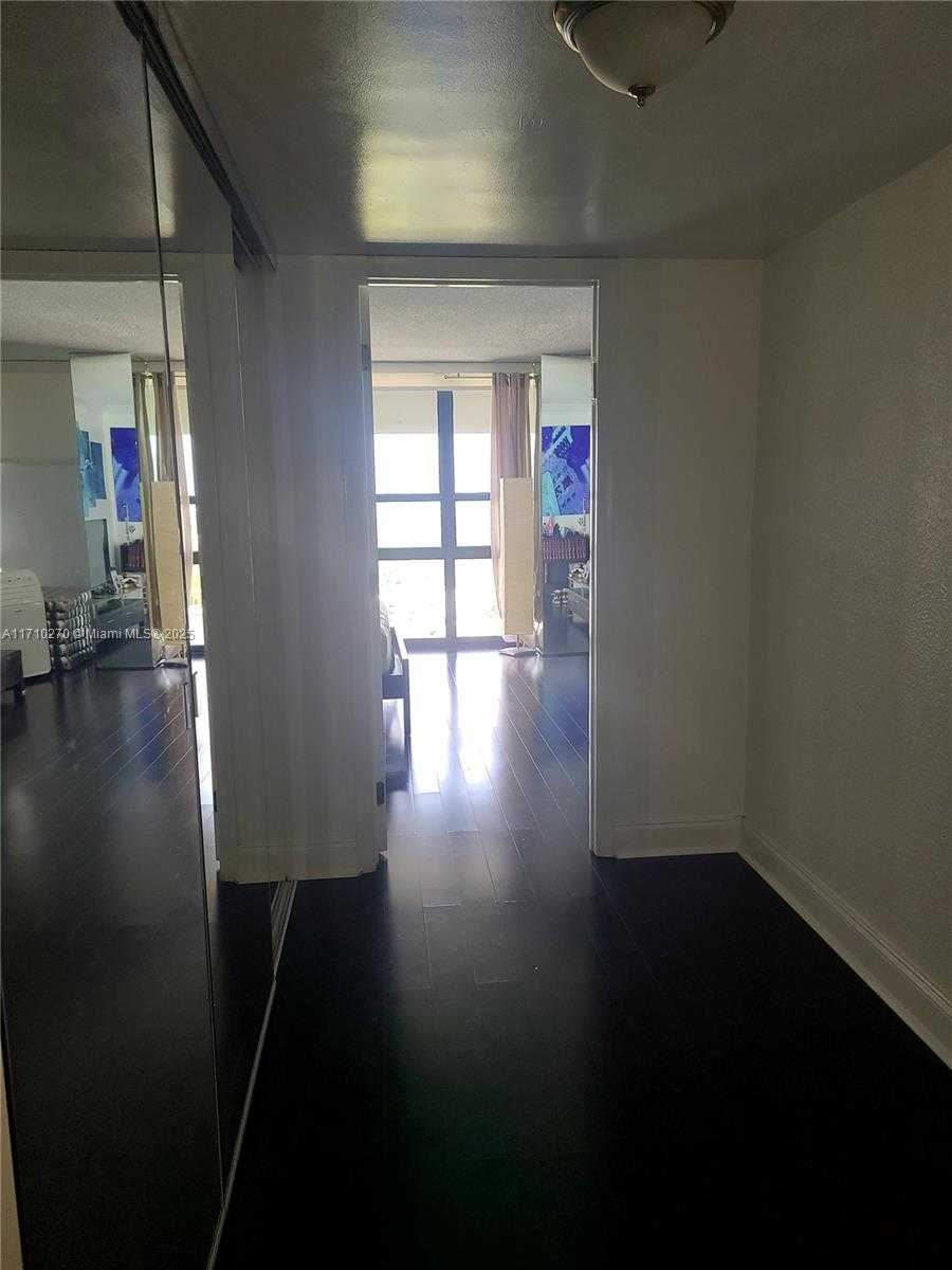 Small Image of 600 NORTH EAST 36 ST #PH22, Miami Number 20