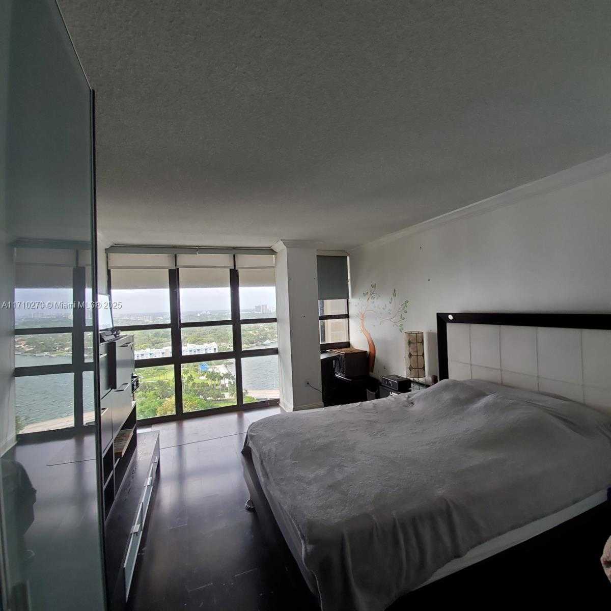 Small Image of 600 NORTH EAST 36 ST #PH22, Miami Number 23