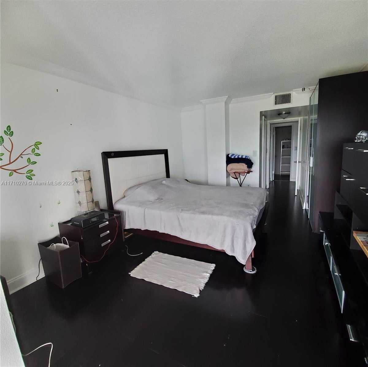 Small Image of 600 NORTH EAST 36 ST #PH22, Miami Number 24