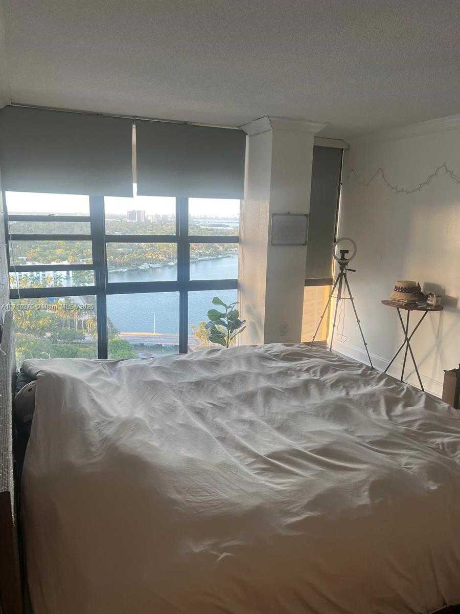 Small Image of 600 NORTH EAST 36 ST #PH22, Miami Number 25
