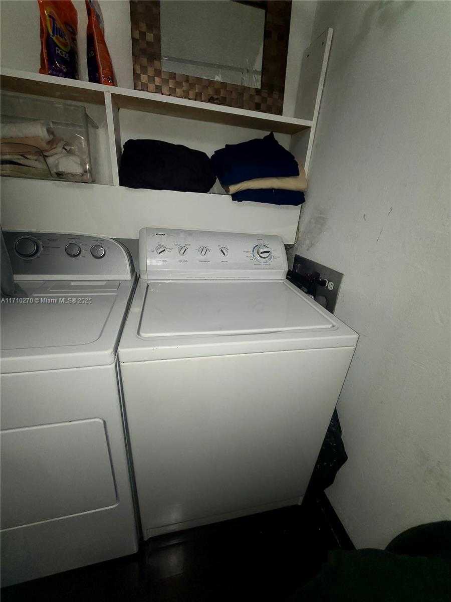 Small Image of 600 NORTH EAST 36 ST #PH22, Miami Number 31