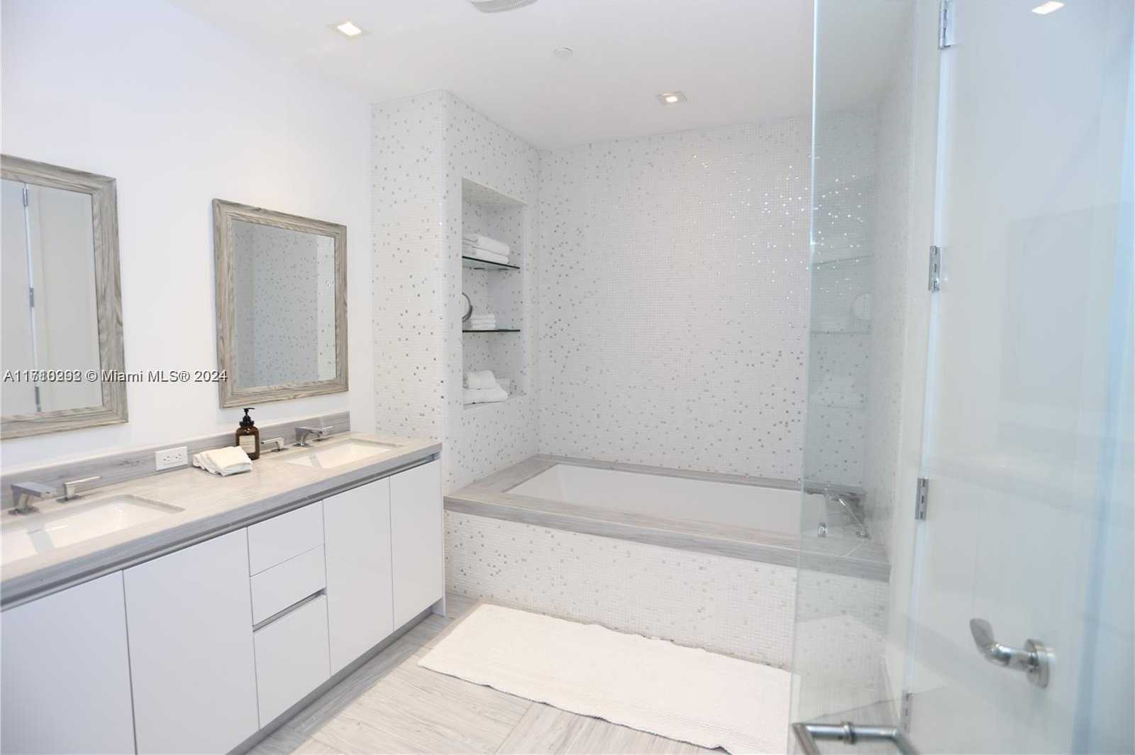 Small Image of 16901 Collins Ave, Sunny Isles Beach, FL 33160, USA Number 14
