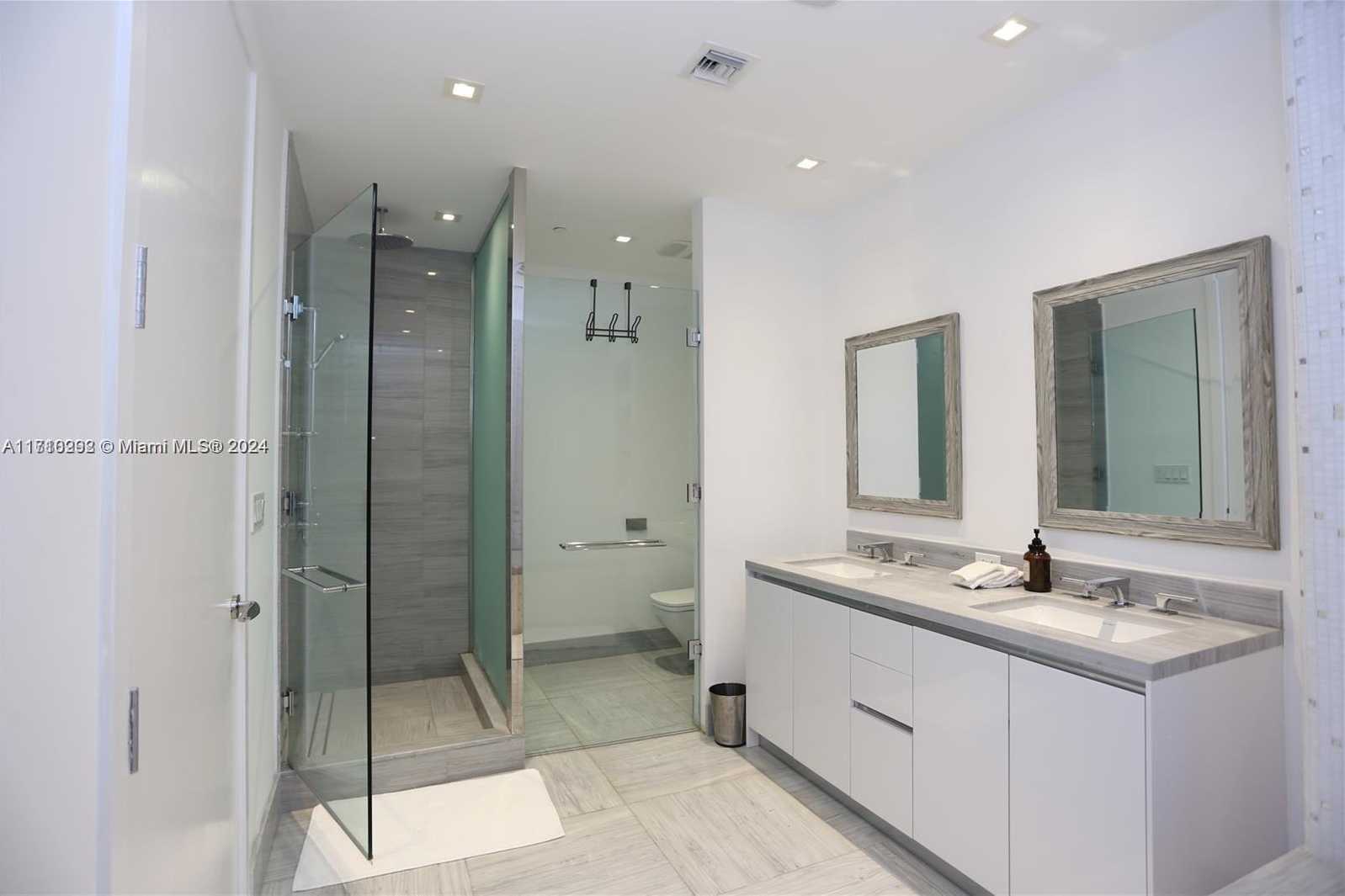 Small Image of 16901 Collins Ave, Sunny Isles Beach, FL 33160, USA Number 15