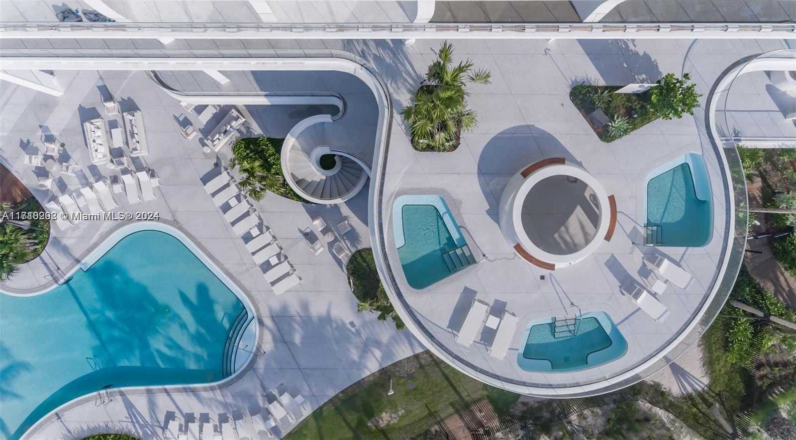 Small Image of 16901 Collins Ave, Sunny Isles Beach, FL 33160, USA Number 2