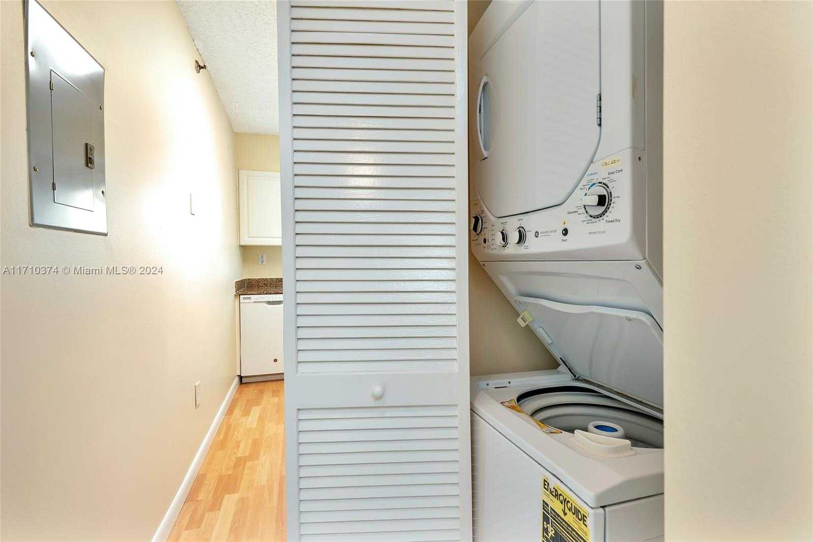 Small Image of 5900 COLLINS AVE #408, Miami Beach Number 12