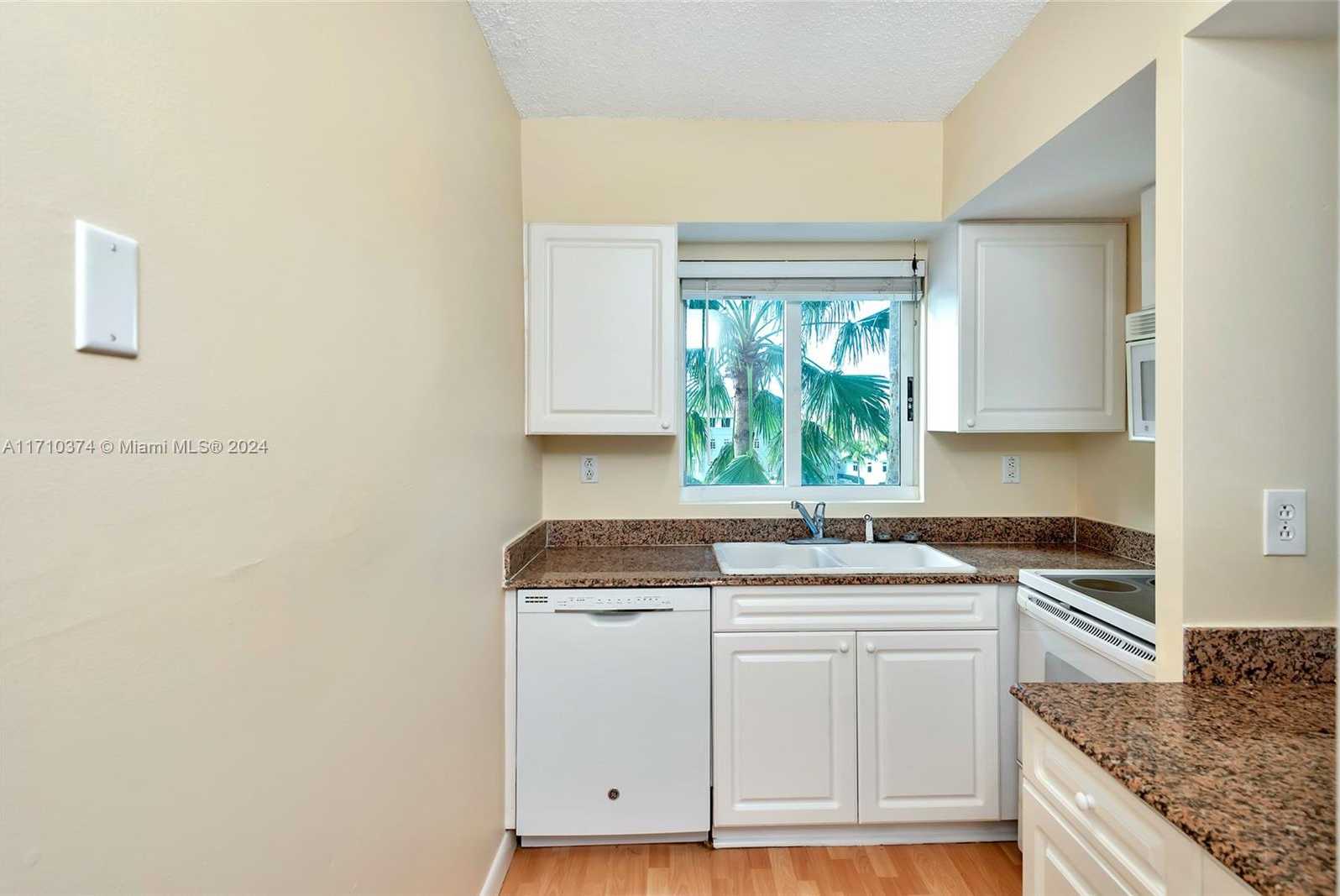 Small Image of 5900 COLLINS AVE #408, Miami Beach Number 14