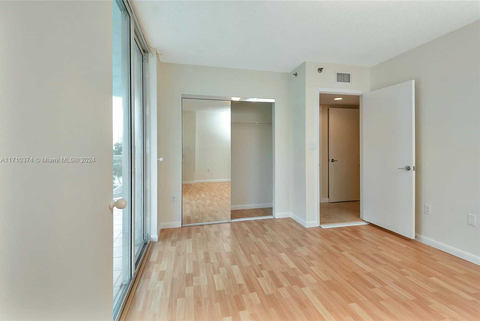 Small Image of 5900 COLLINS AVE #408, Miami Beach Number 18