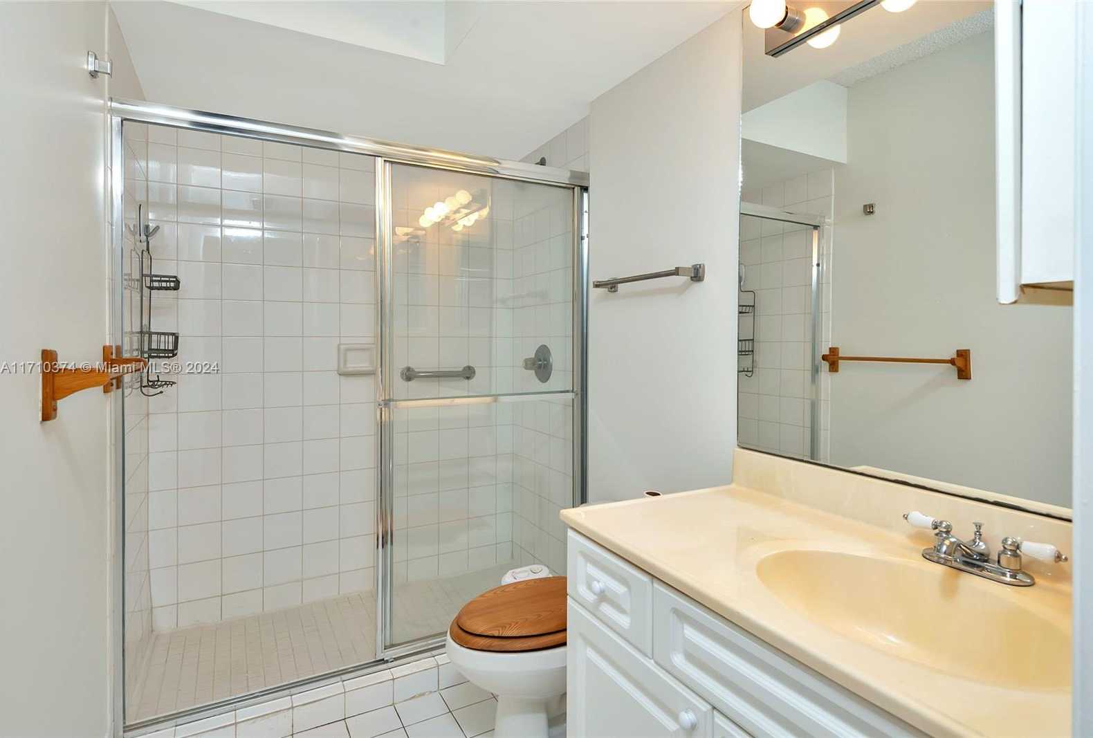 Small Image of 5900 COLLINS AVE #408, Miami Beach Number 23