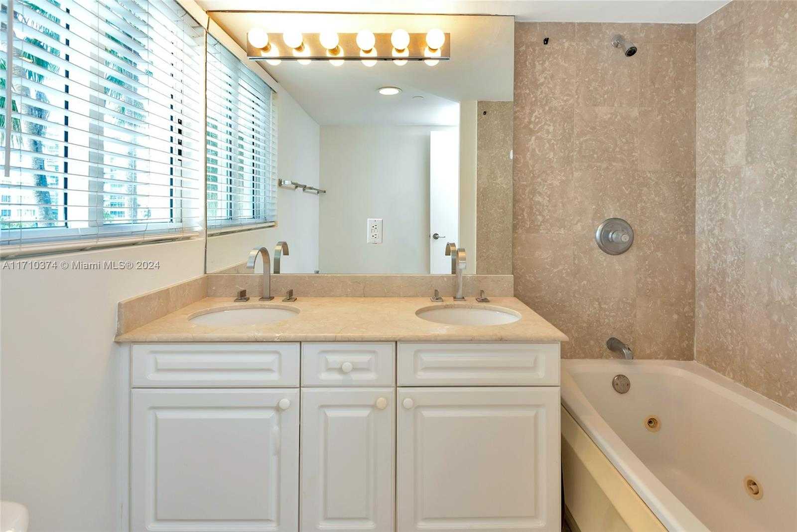 Small Image of 5900 COLLINS AVE #408, Miami Beach Number 31