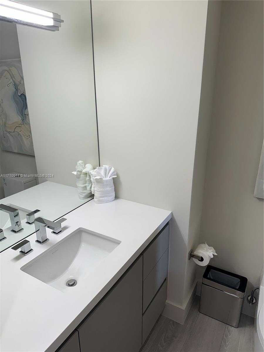 Small Image of 2000 SOUTH EAST ISLAND BLVD #903, Aventura Number 12