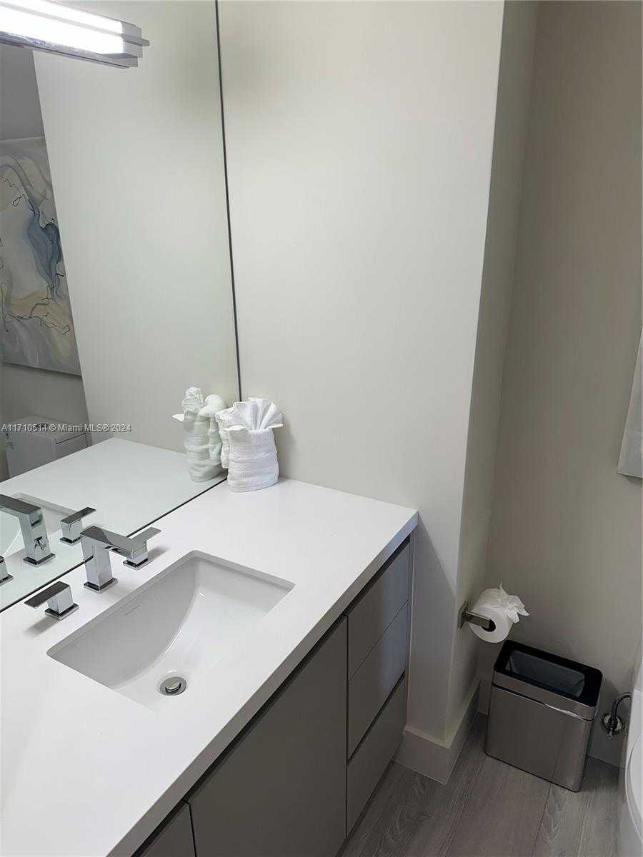 Small Image of 2000 SOUTH EAST ISLAND BLVD #903, Aventura Number 13