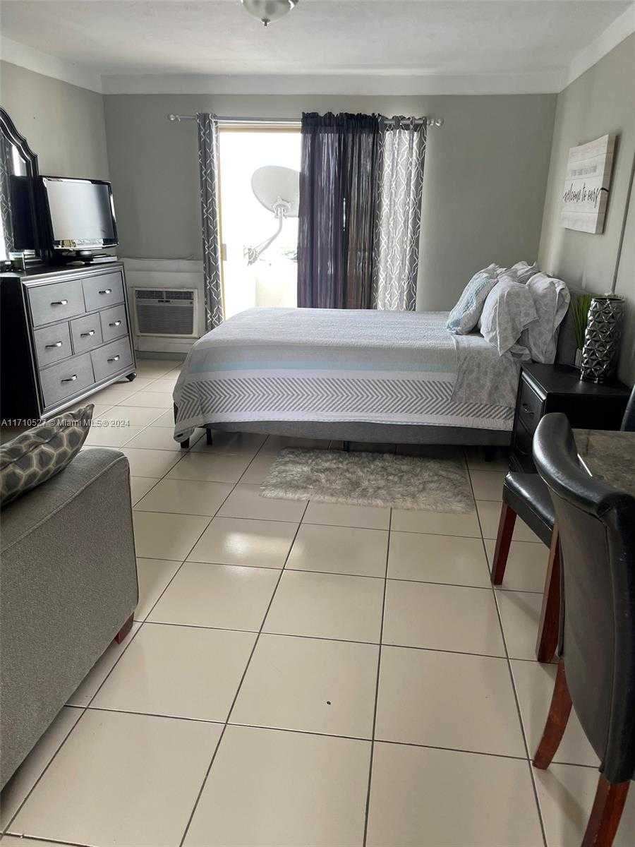 Small Image of 7904 WEST DR #215, North Bay Village Number 4