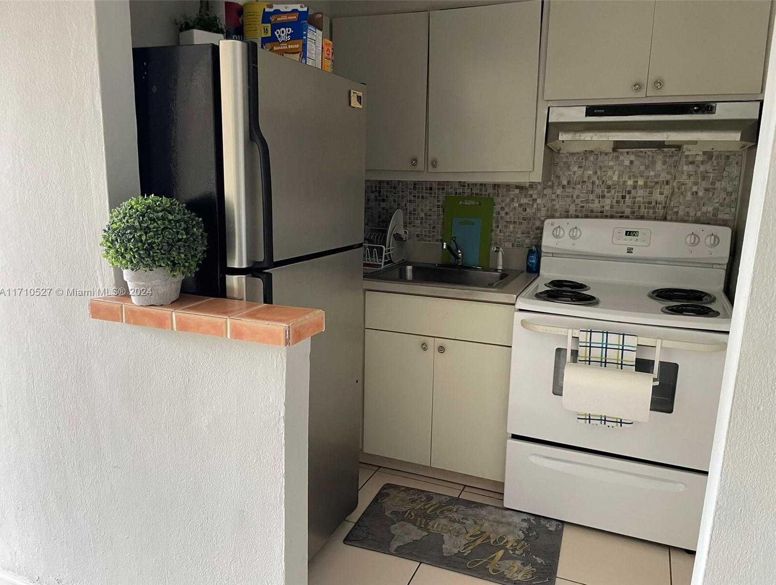 Small Image of 7904 WEST DR #215, North Bay Village Number 8