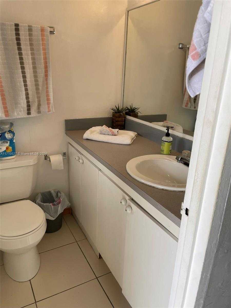 Small Image of 7904 WEST DR #215, North Bay Village Number 9