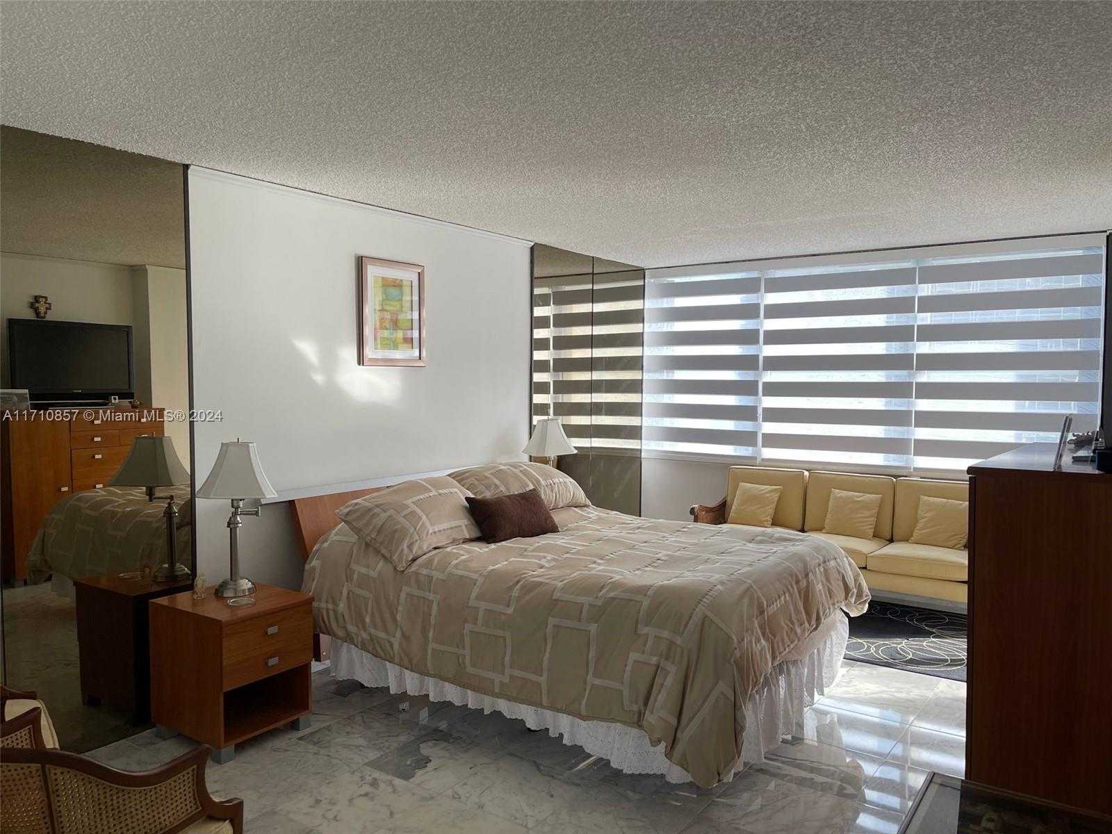 Small Image of 1925 BRICKELL AVE #D1213, Miami Number 3