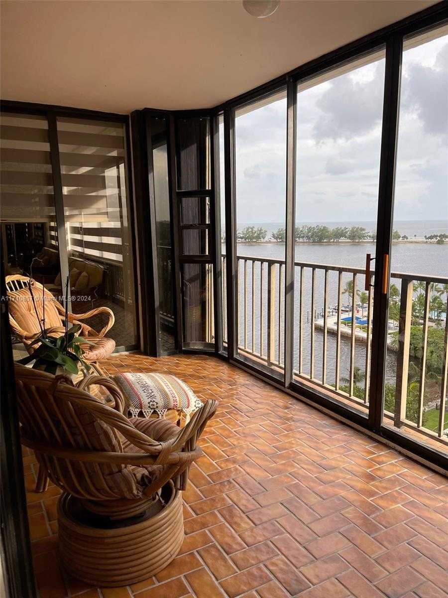 Small Image of 1925 BRICKELL AVE #D1213, Miami Number 4