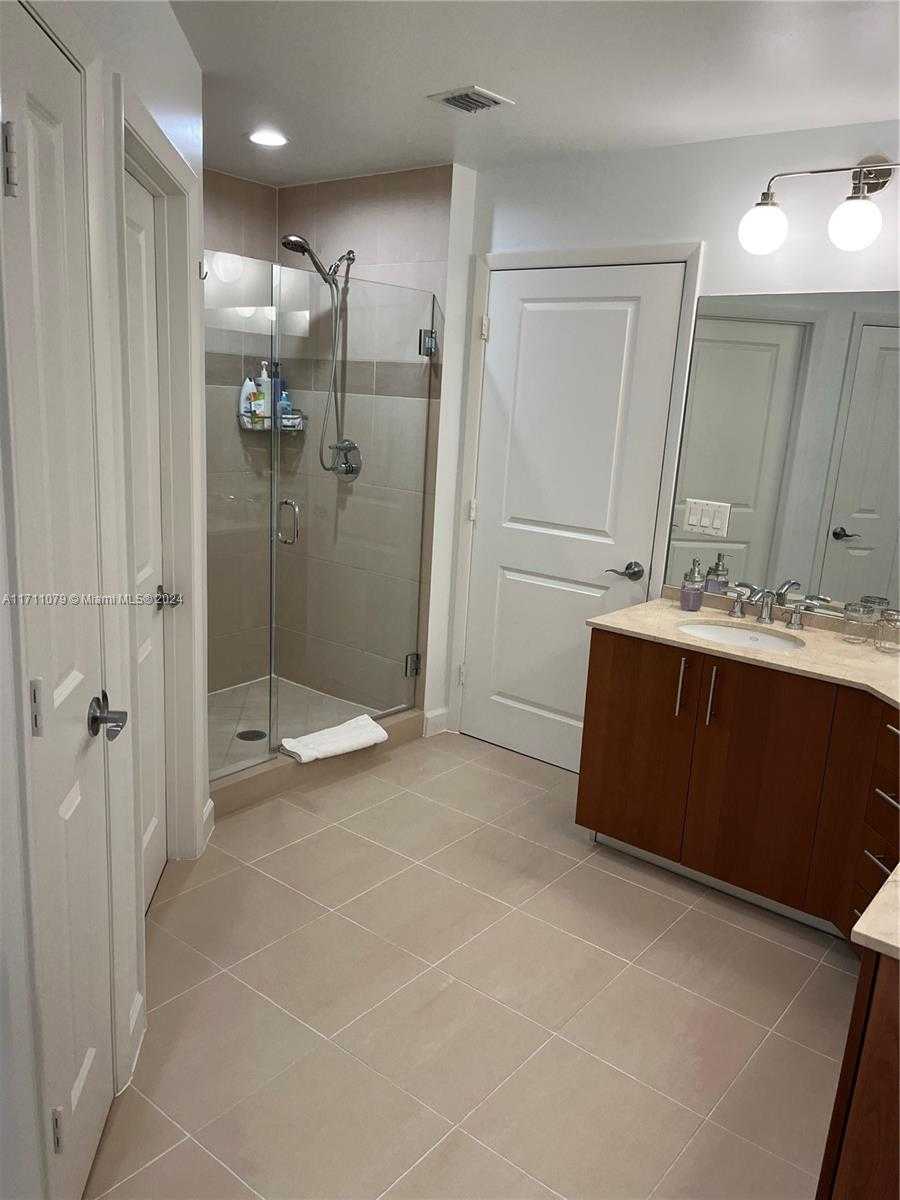 Small Image of 1945 #1714, Hallandale Beach Number 22