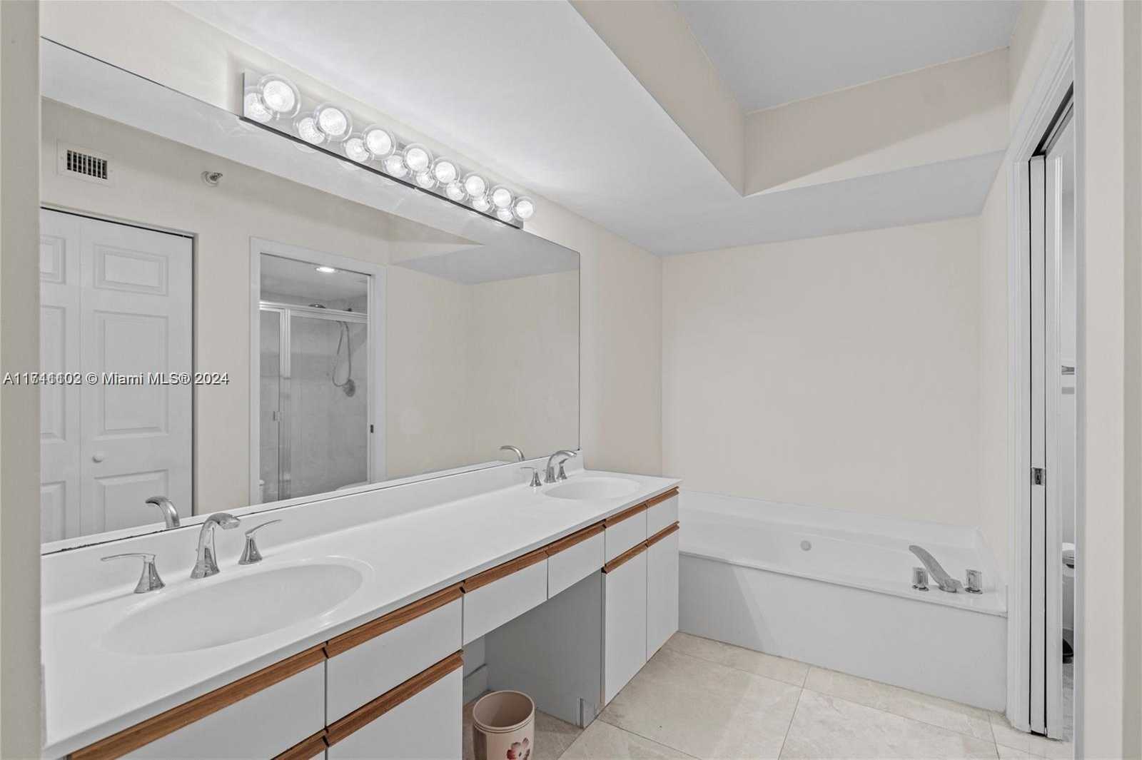 Small Image of 3530 MYSTIC POINTE DR #2904, Aventura Number 12