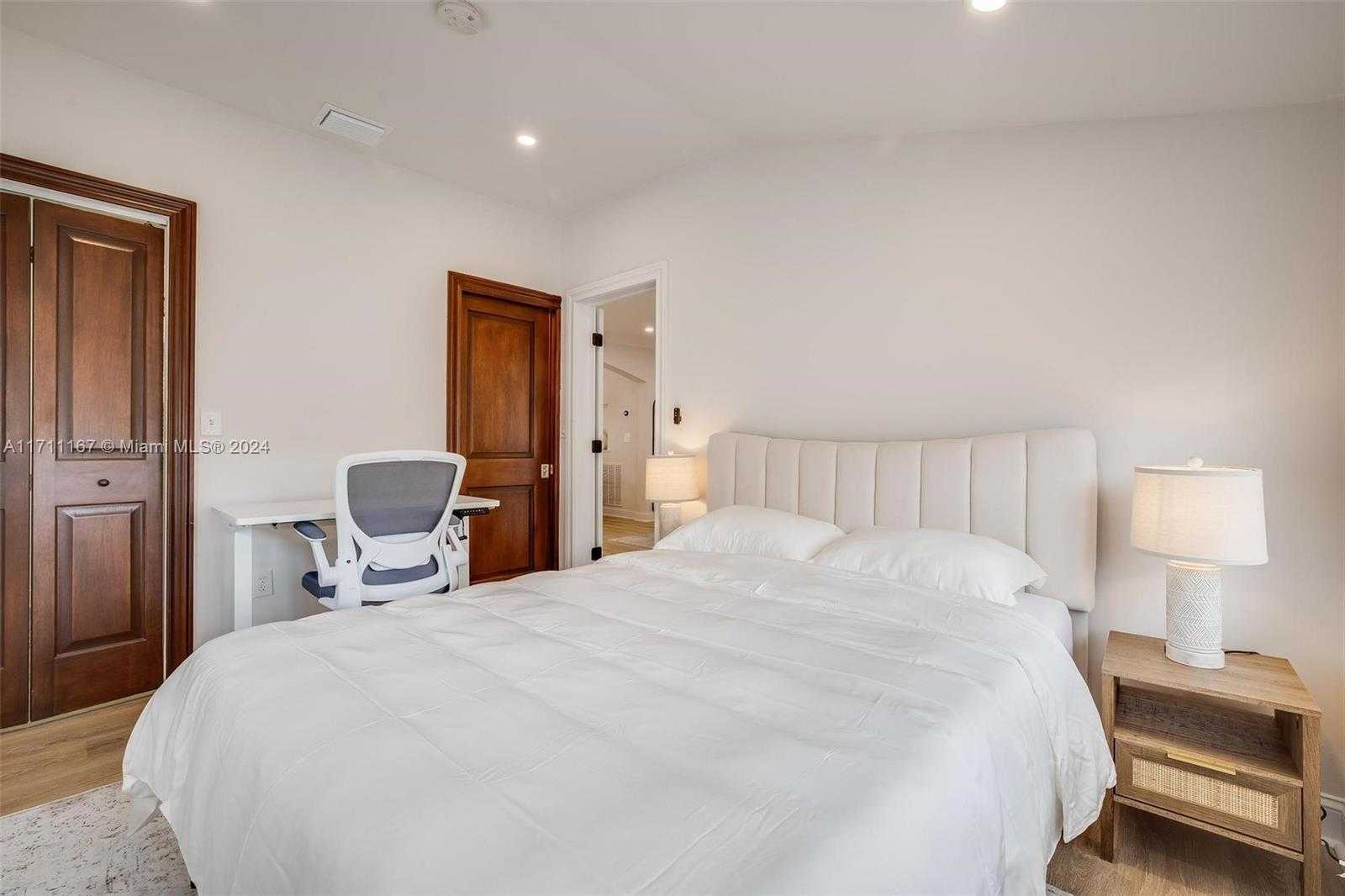 Small Image of 2969 SOUTH WEST 20TH ST, Miami Number 12