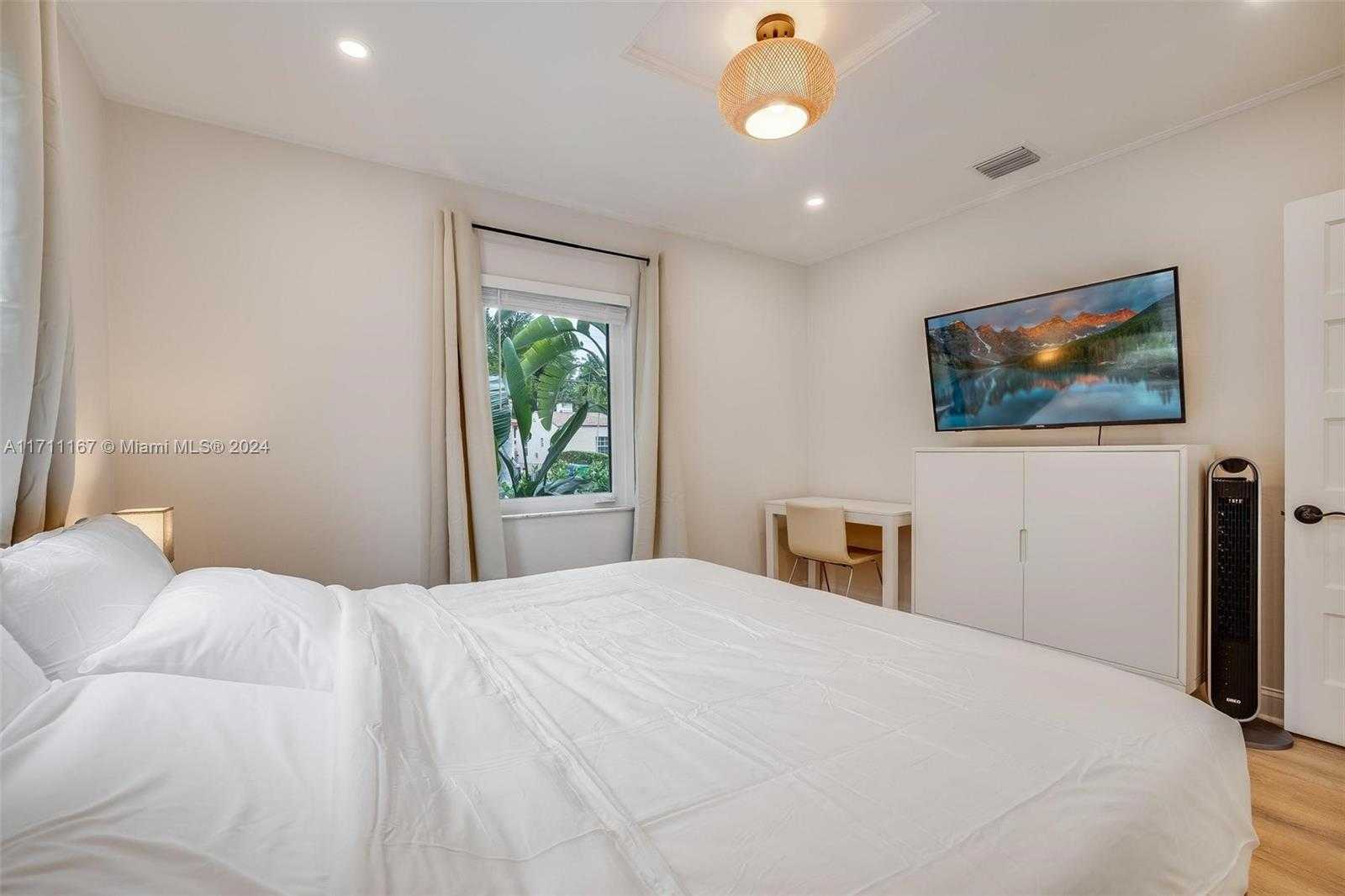Small Image of 2969 SOUTH WEST 20TH ST, Miami Number 16