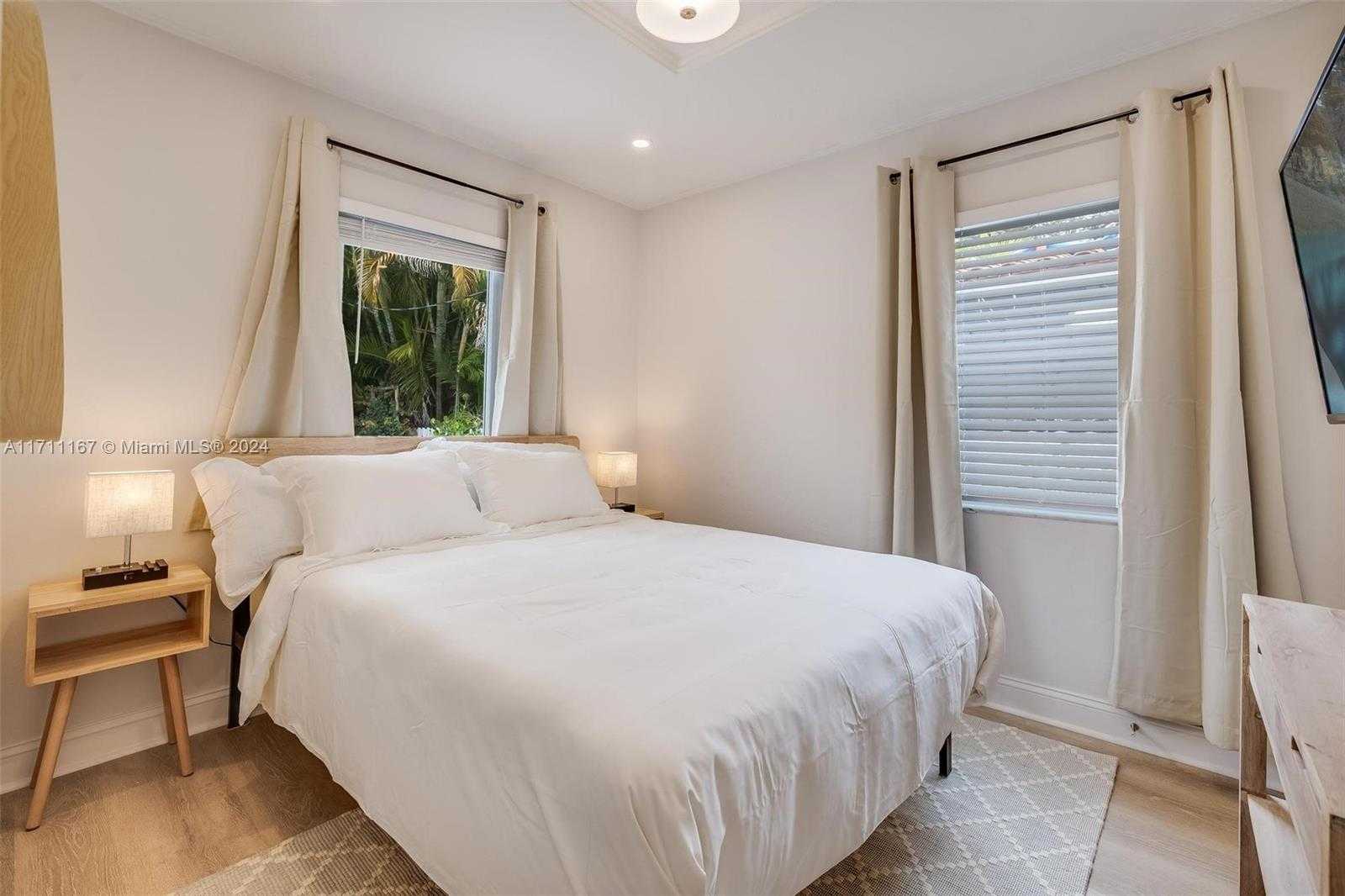 Small Image of 2969 SOUTH WEST 20TH ST, Miami Number 18