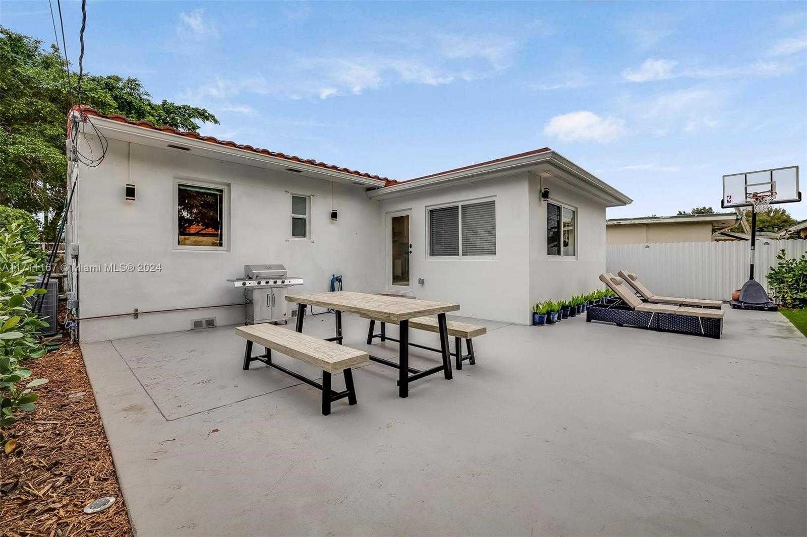 Small Image of 2969 SOUTH WEST 20TH ST, Miami Number 24