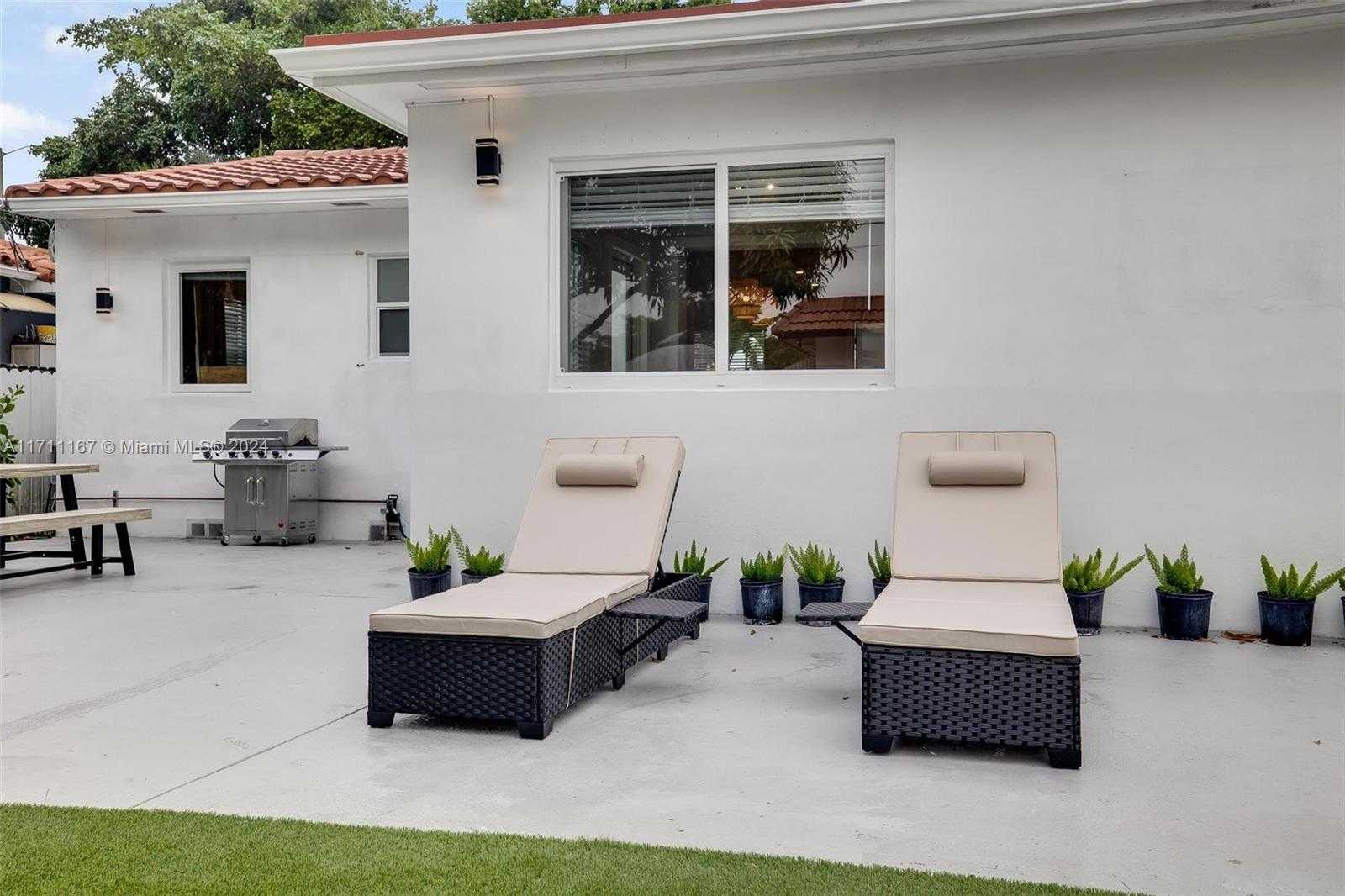 Small Image of 2969 SOUTH WEST 20TH ST, Miami Number 25
