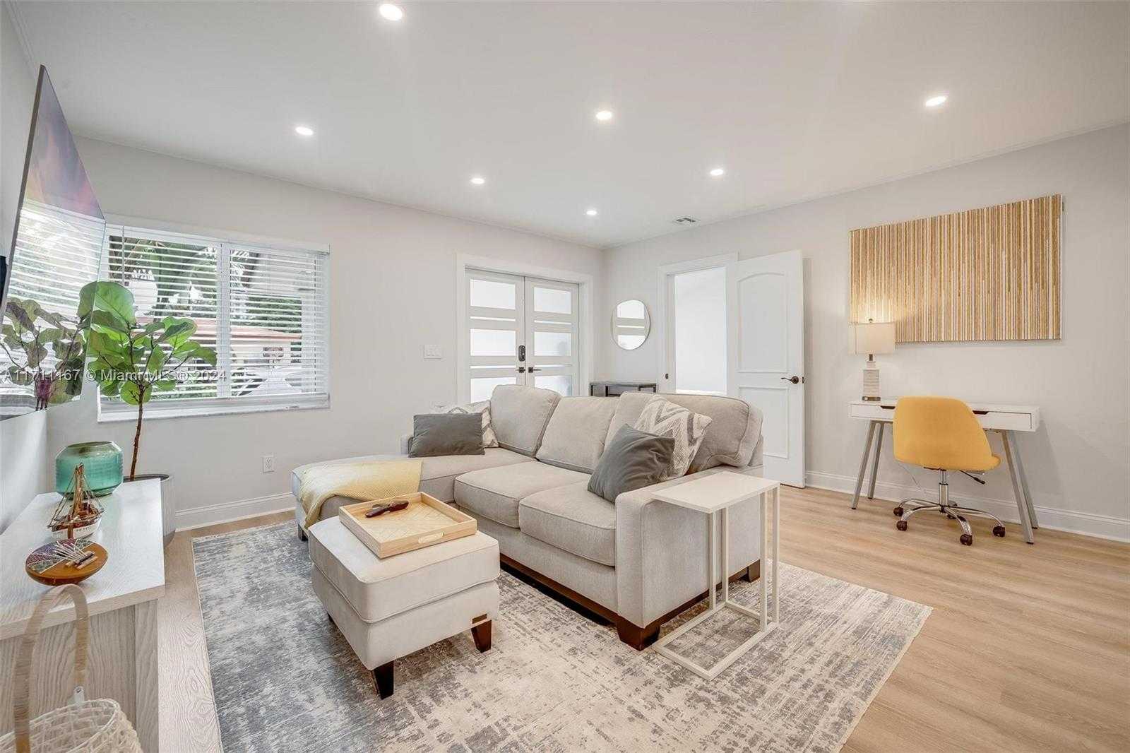 Small Image of 2969 SOUTH WEST 20TH ST, Miami Number 3