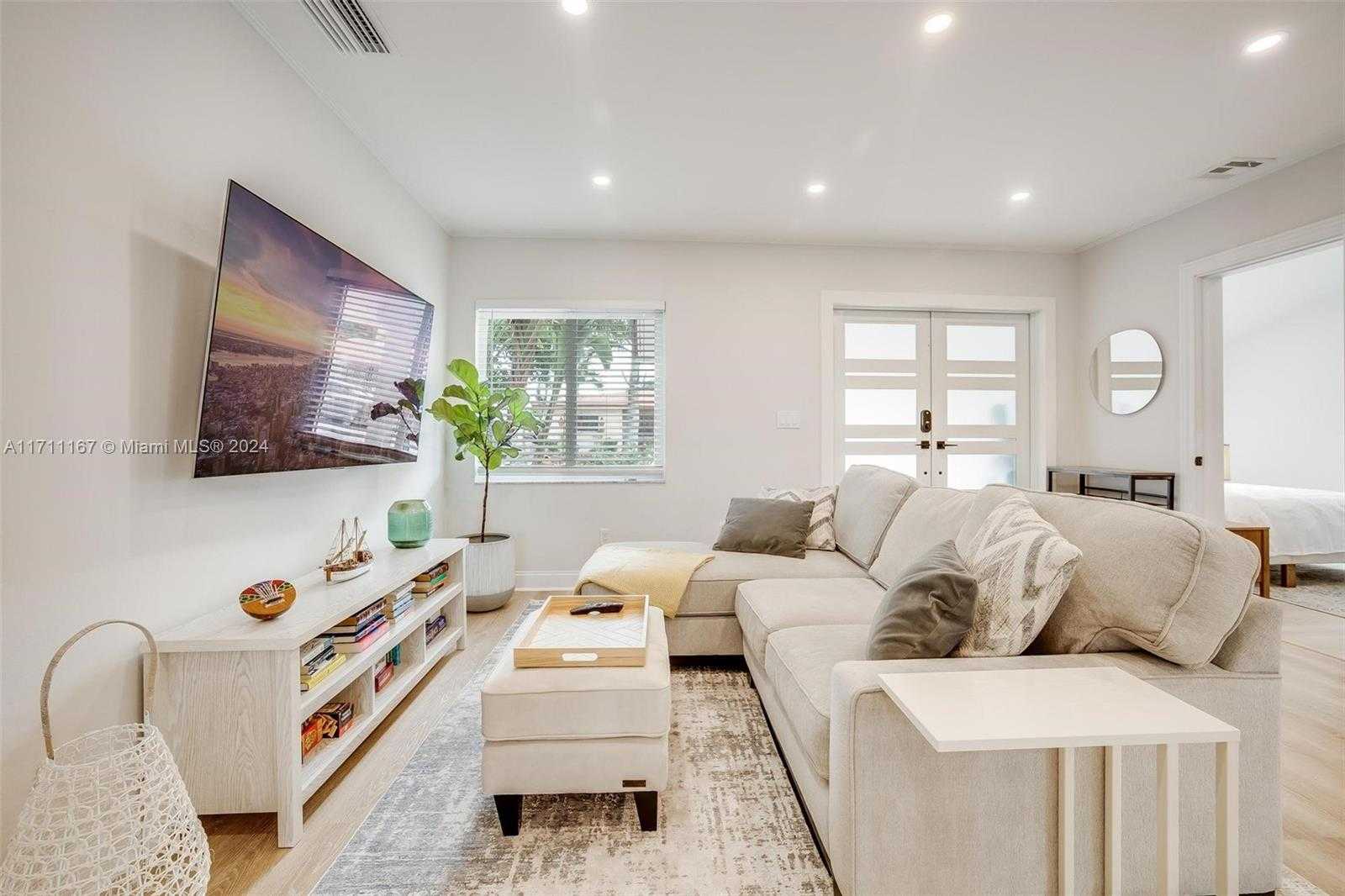 Small Image of 2969 SOUTH WEST 20TH ST, Miami Number 4