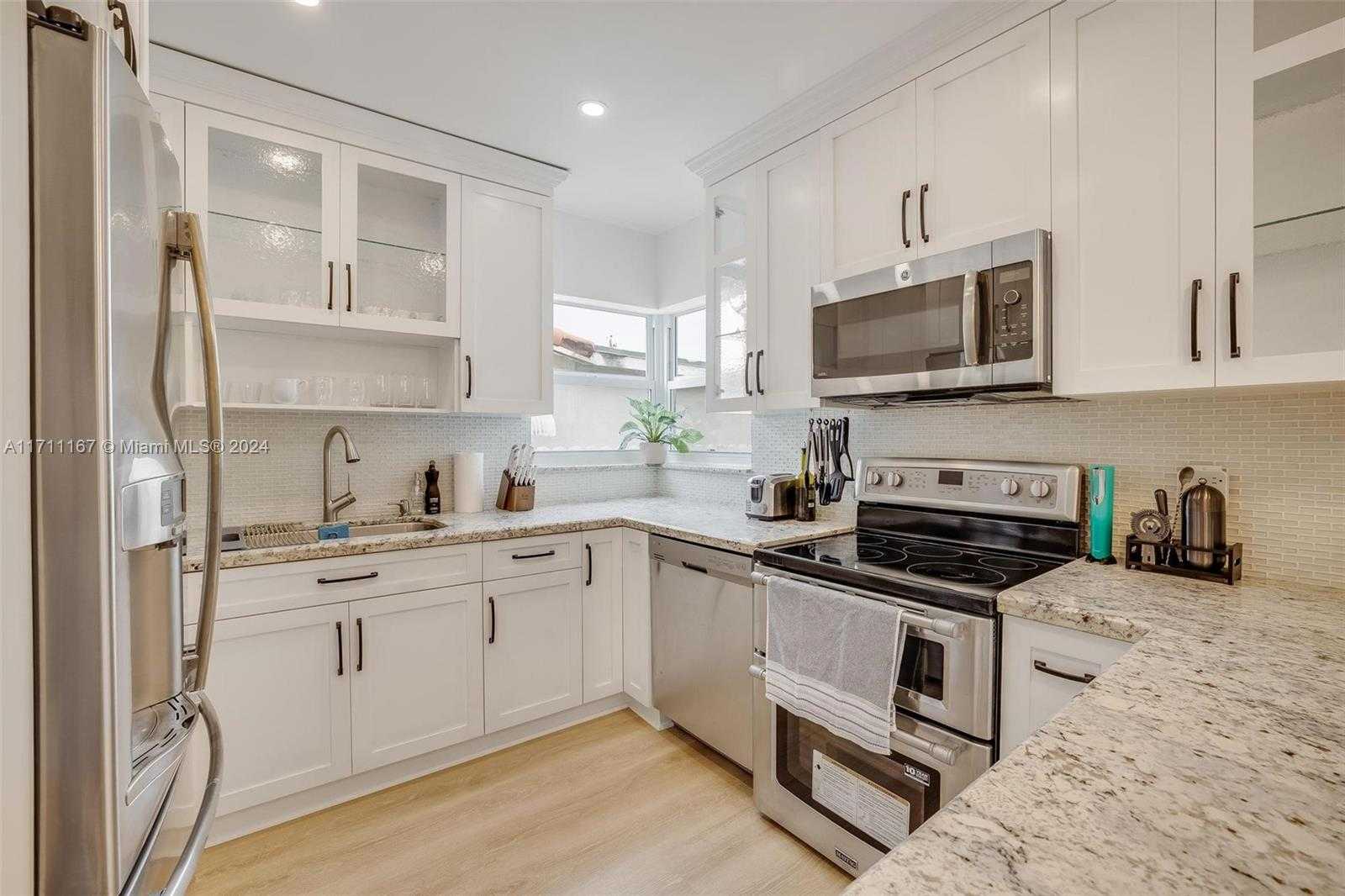 Small Image of 2969 SOUTH WEST 20TH ST, Miami Number 8
