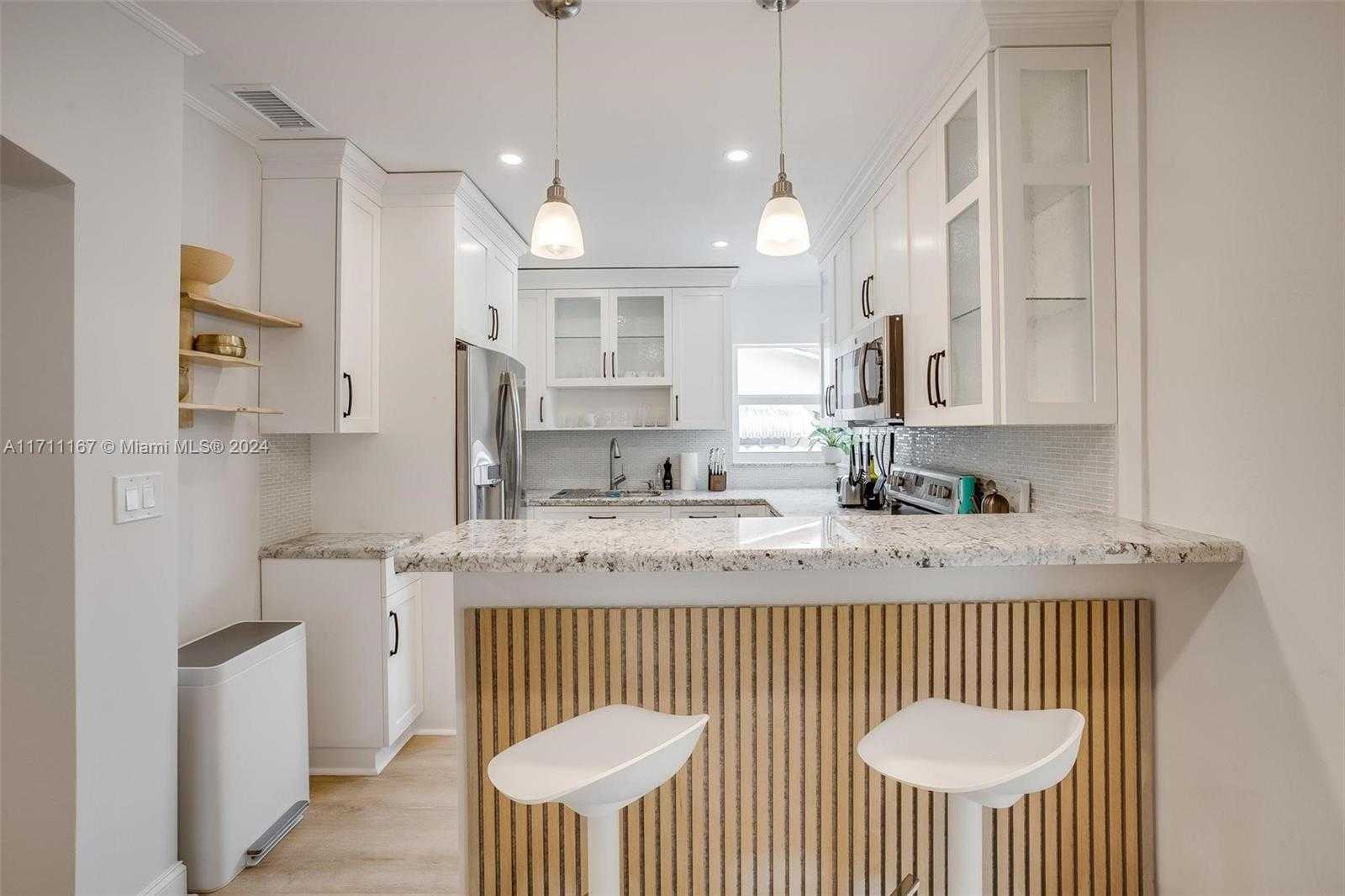 Small Image of 2969 SOUTH WEST 20TH ST, Miami Number 9