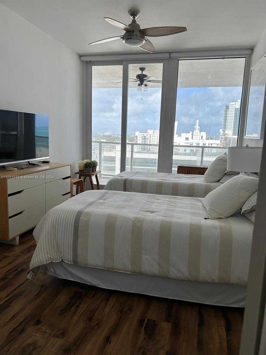 Small Image of 100 LINCOLN RD #PH7, Miami Beach Number 13