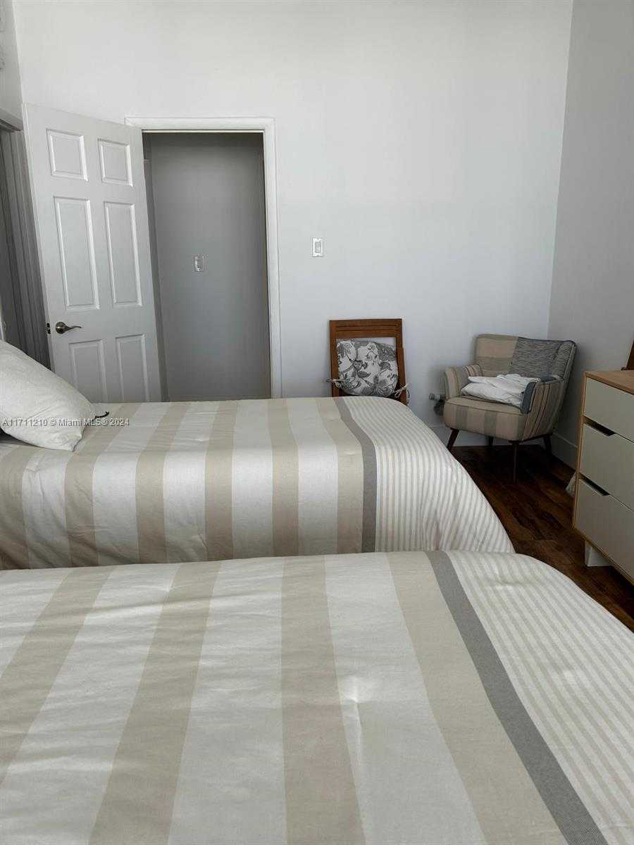 Small Image of 100 LINCOLN RD #PH7, Miami Beach Number 14