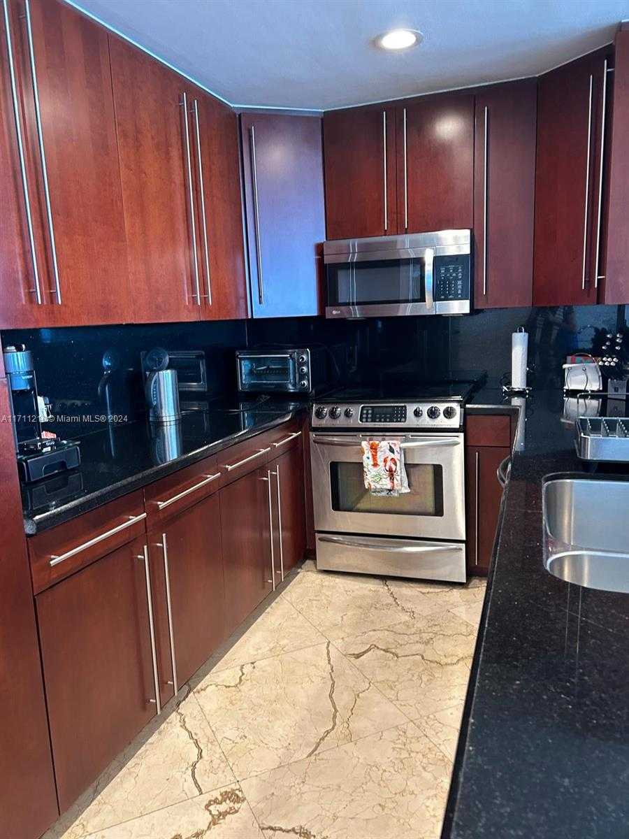 Small Image of 100 LINCOLN RD #PH7, Miami Beach Number 9