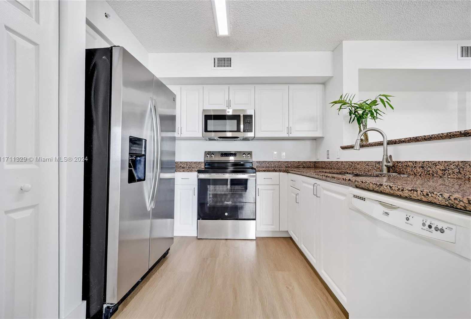 Small Image of 1155 BRICKELL BAY DR #609, Miami Number 5