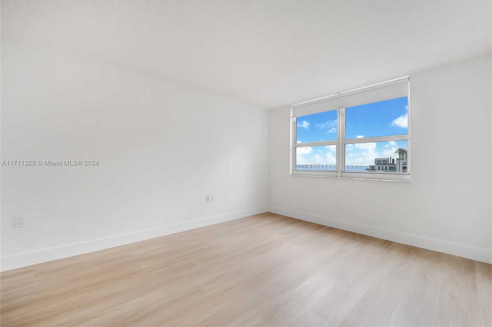 Small Image of 1155 BRICKELL BAY DR #609, Miami Number 6