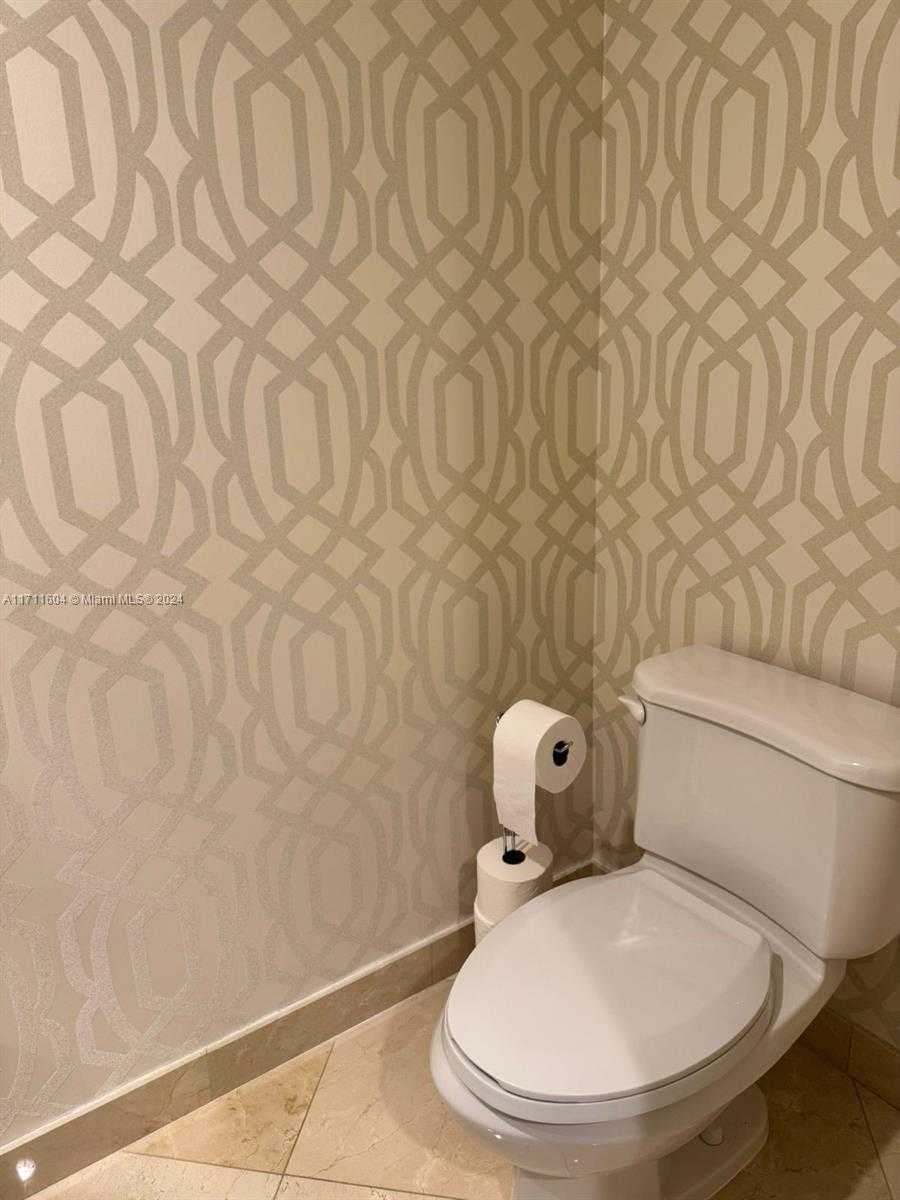 Small Image of 3370 HIDDEN BAY DR #1411, Aventura Number 13