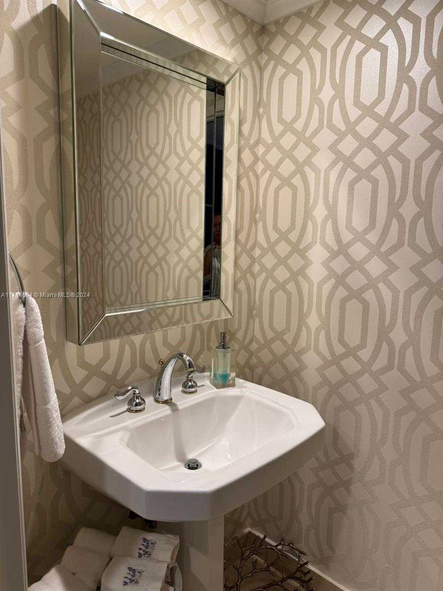 Small Image of 3370 HIDDEN BAY DR #1411, Aventura Number 14