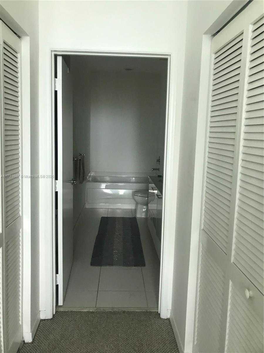 Small Image of 951 BRICKELL AVE #PH4107, Miami Number 20