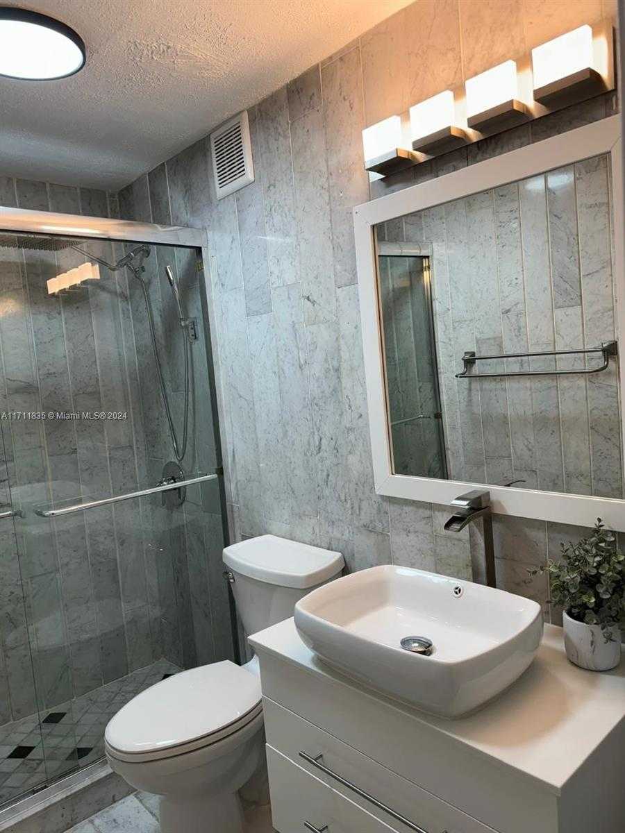Small Image of 400 KINGS POINT DR #1422, Sunny Isles Beach Number 6