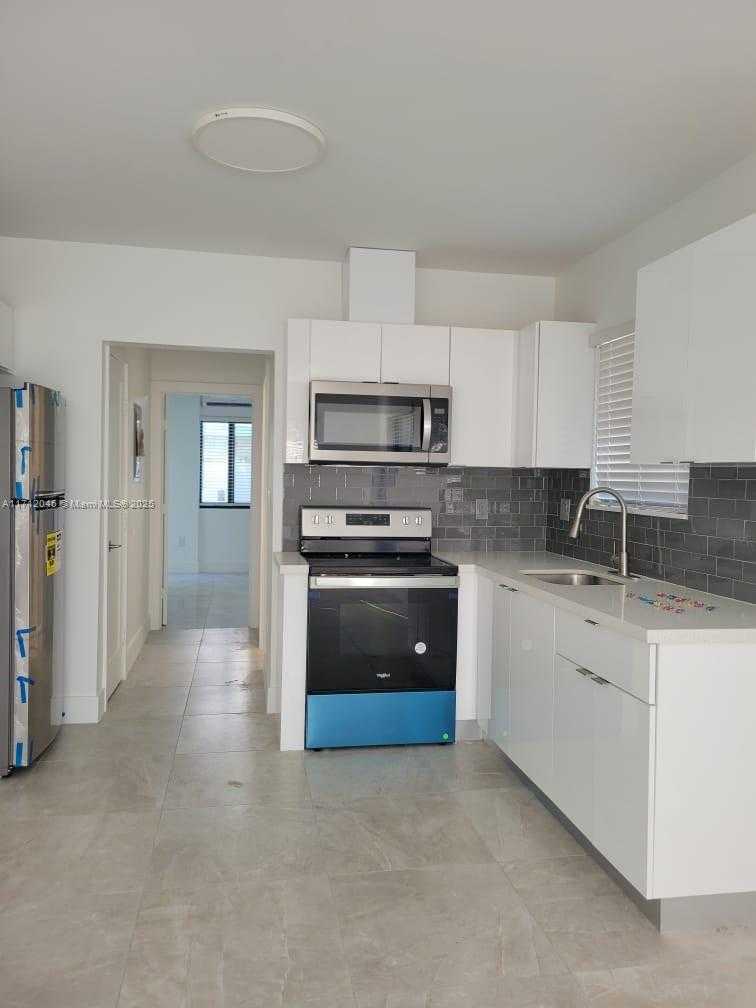 Small Image of 1725 CALAIS DR #6, Miami Beach Number 11
