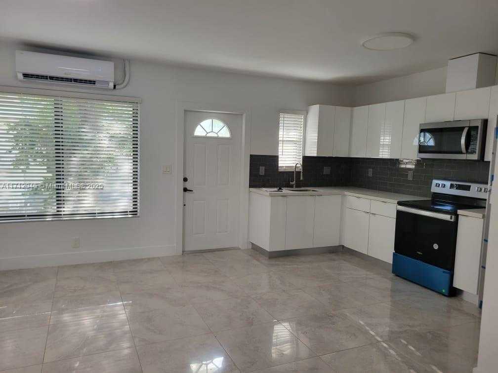 Small Image of 1725 CALAIS DR #6, Miami Beach Number 9