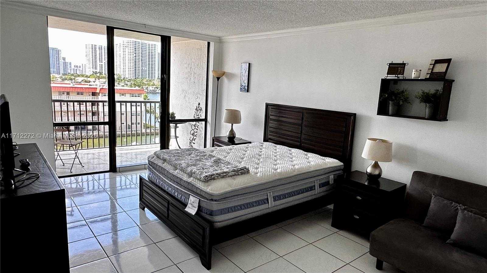 Small Image of 2017 SOUTH OCEAN DR #606, Hallandale Beach Number 25