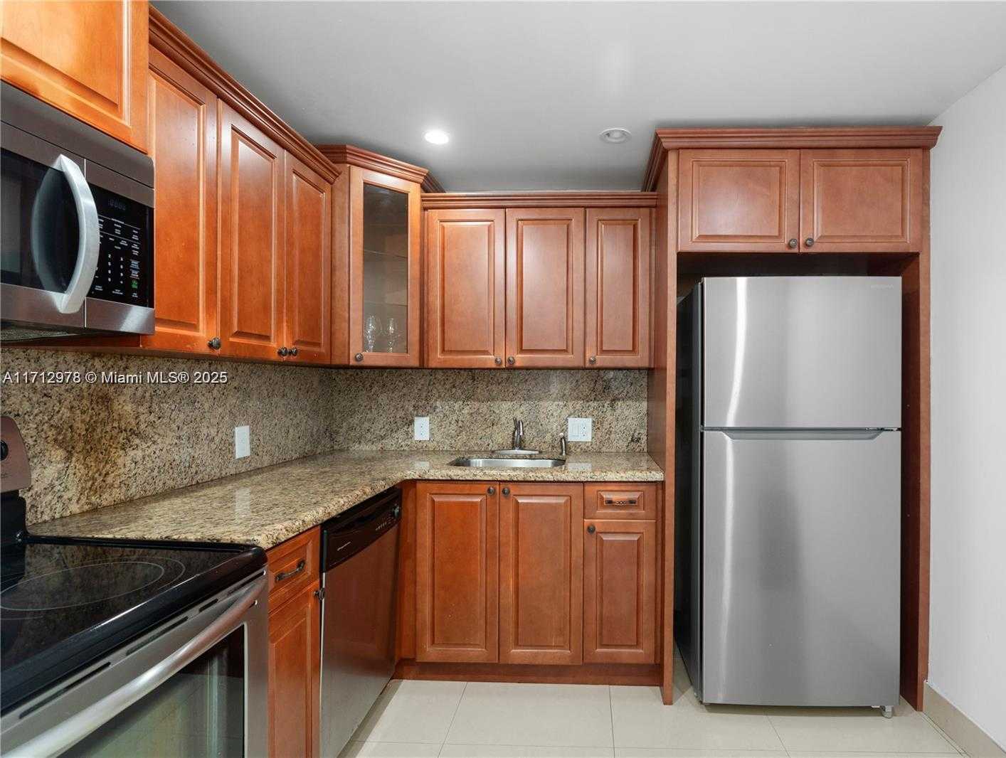 Small Image of 3675 NORTH COUNTRY CLUB #105, Aventura Number 4