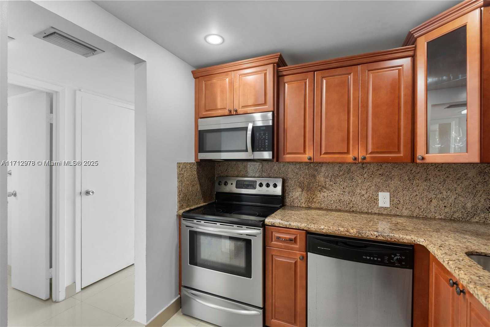 Small Image of 3675 NORTH COUNTRY CLUB #105, Aventura Number 5