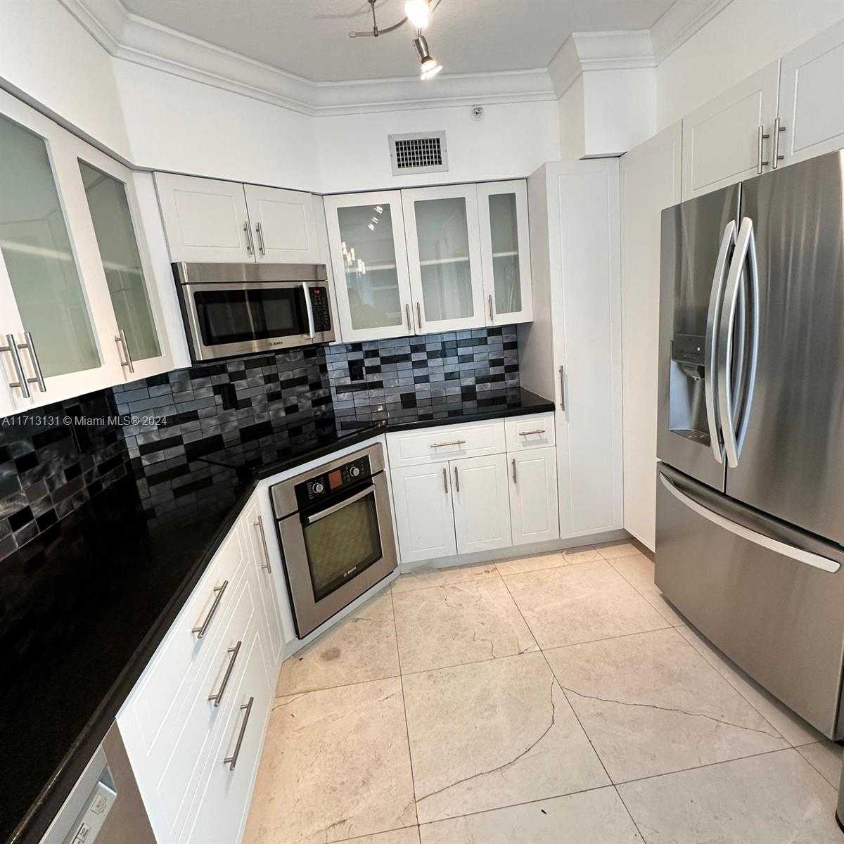 Small Image of 3370 HIDDEN BAY DR #2006, Aventura Number 5