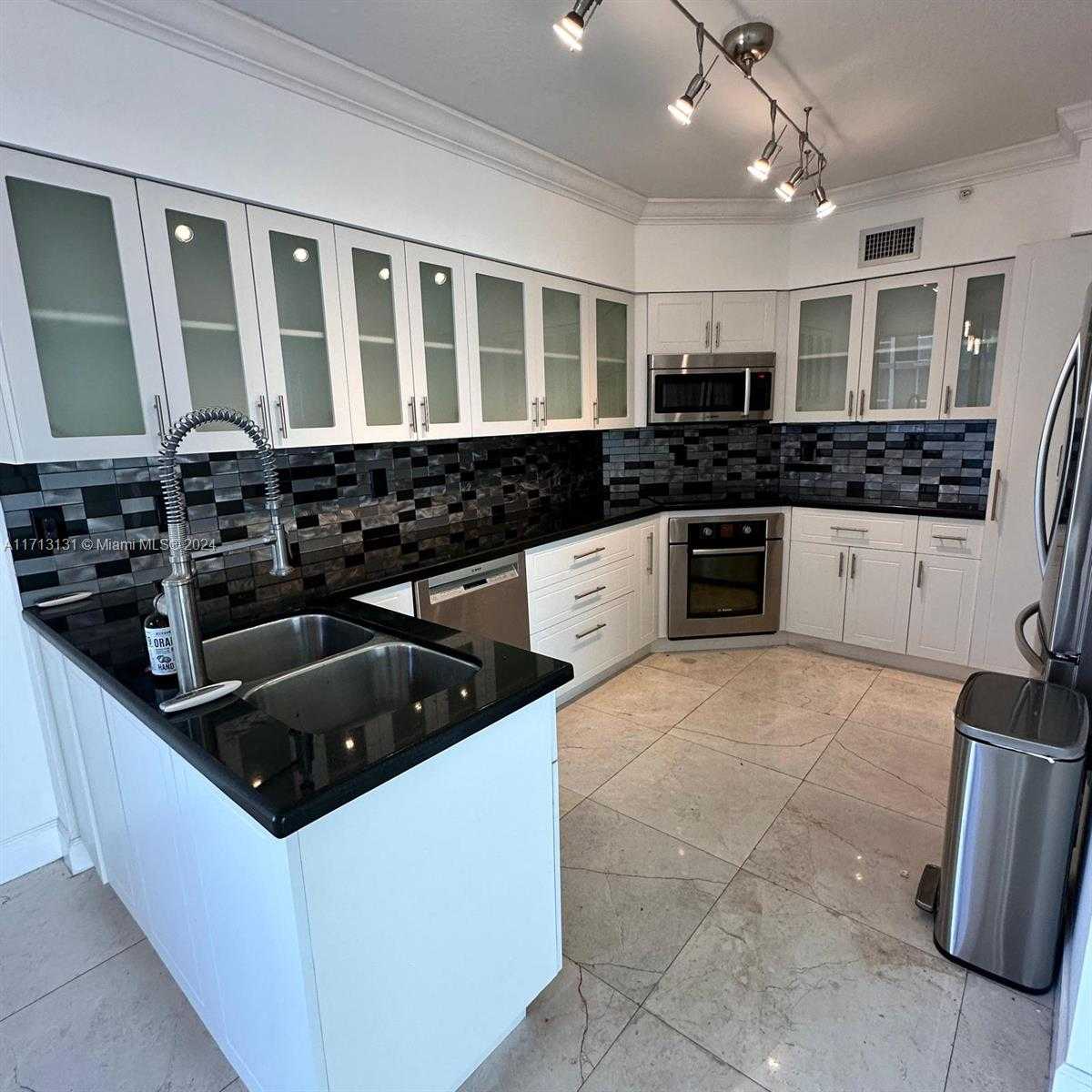 Small Image of 3370 HIDDEN BAY DR #2006, Aventura Number 6